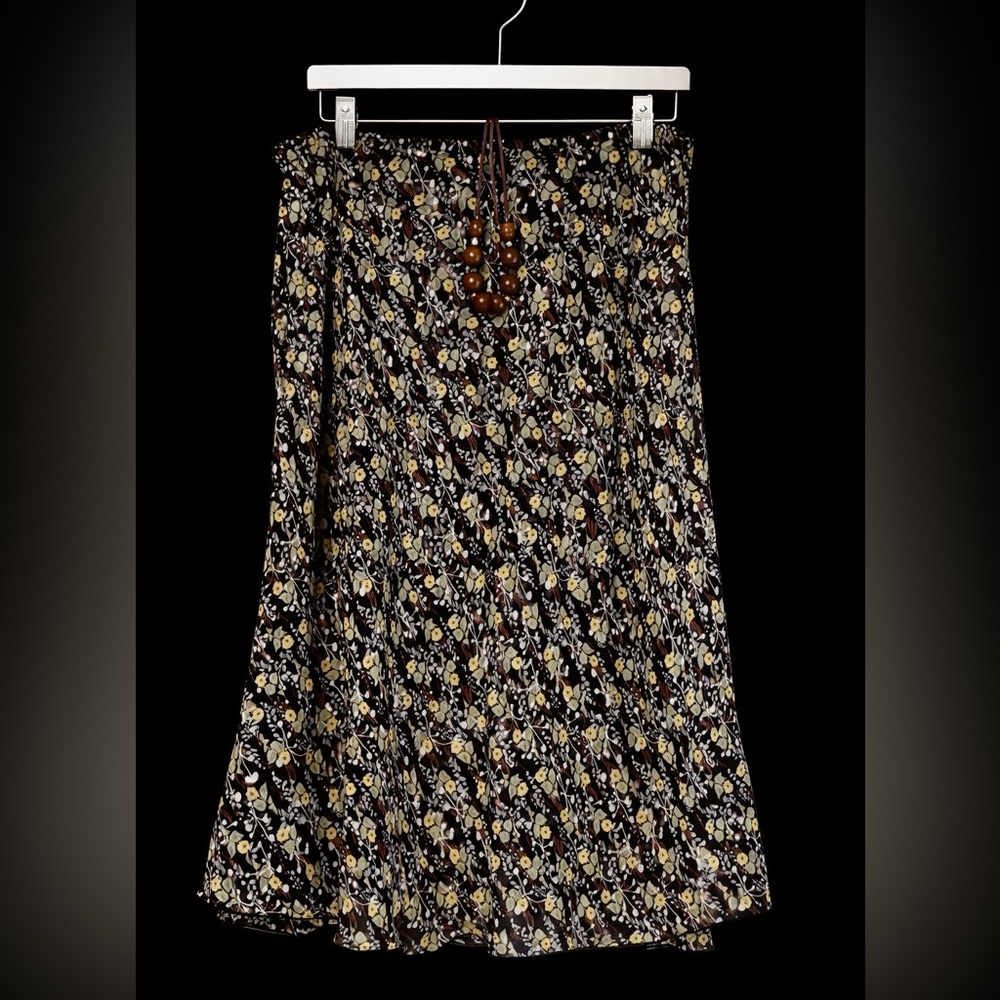 Briggs New York Brown/ Flower Skirt.  Size L